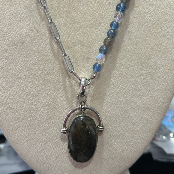 Oval Labradorite Pendant with Open Links &  Beaded Toggle Necklace-Boutique - Picture 7 of 11